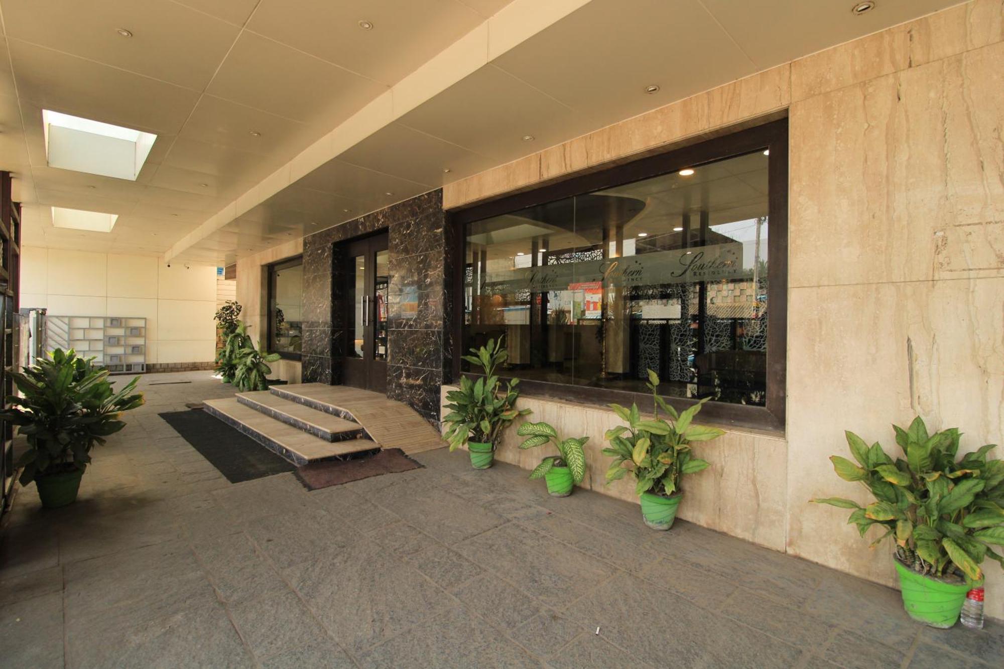 Hotel Southern Residency Kelambākkam Esterno foto