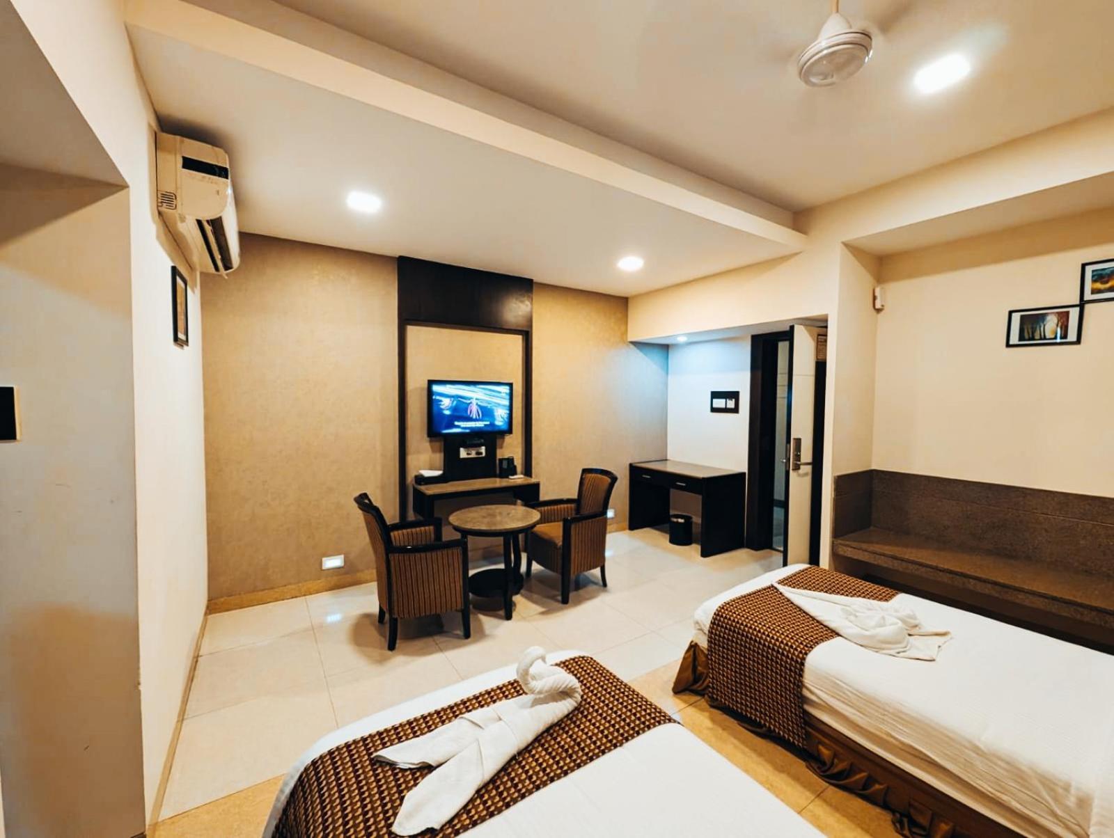 Hotel Southern Residency Kelambākkam Esterno foto