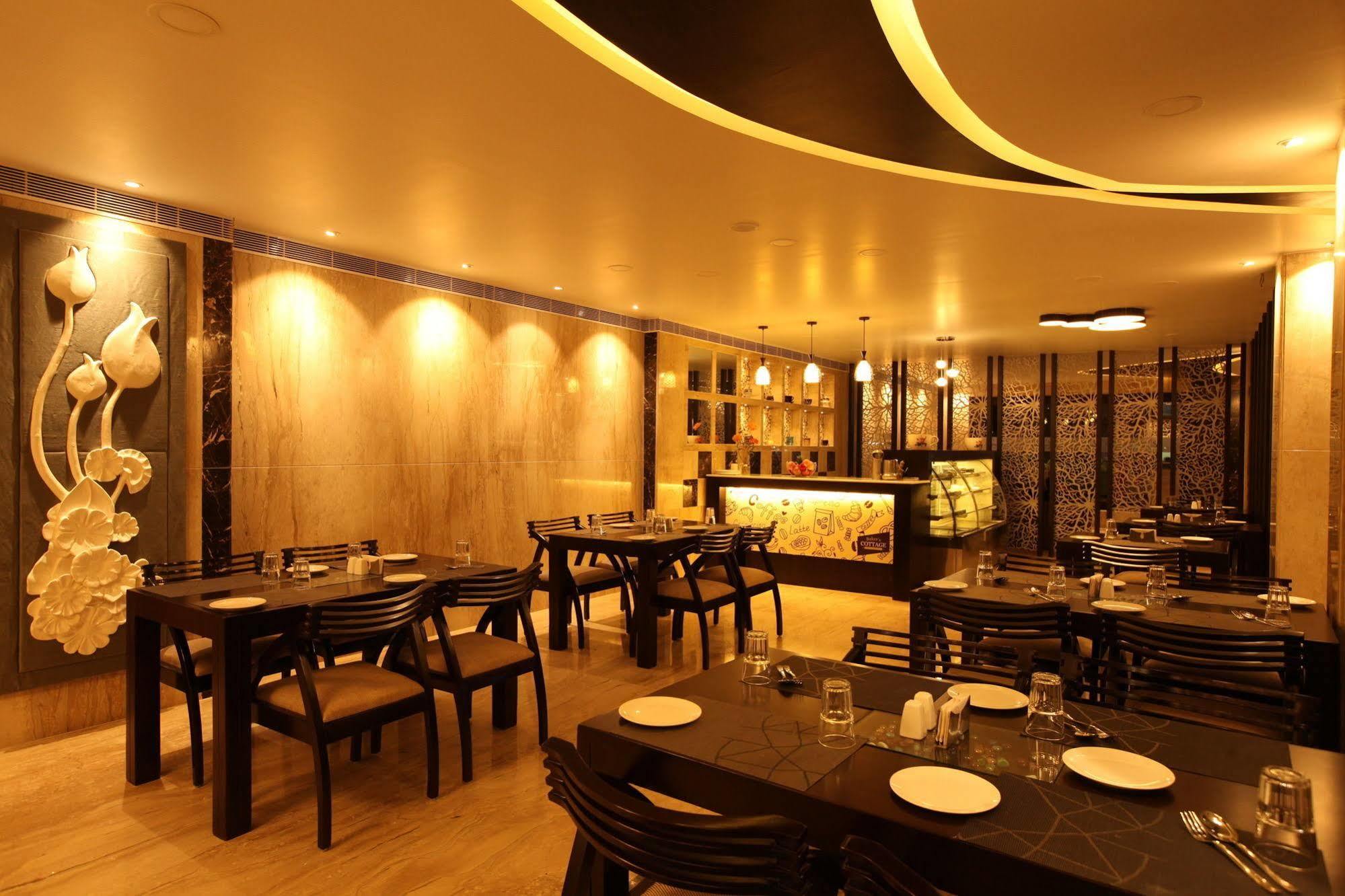 Hotel Southern Residency Kelambākkam Esterno foto