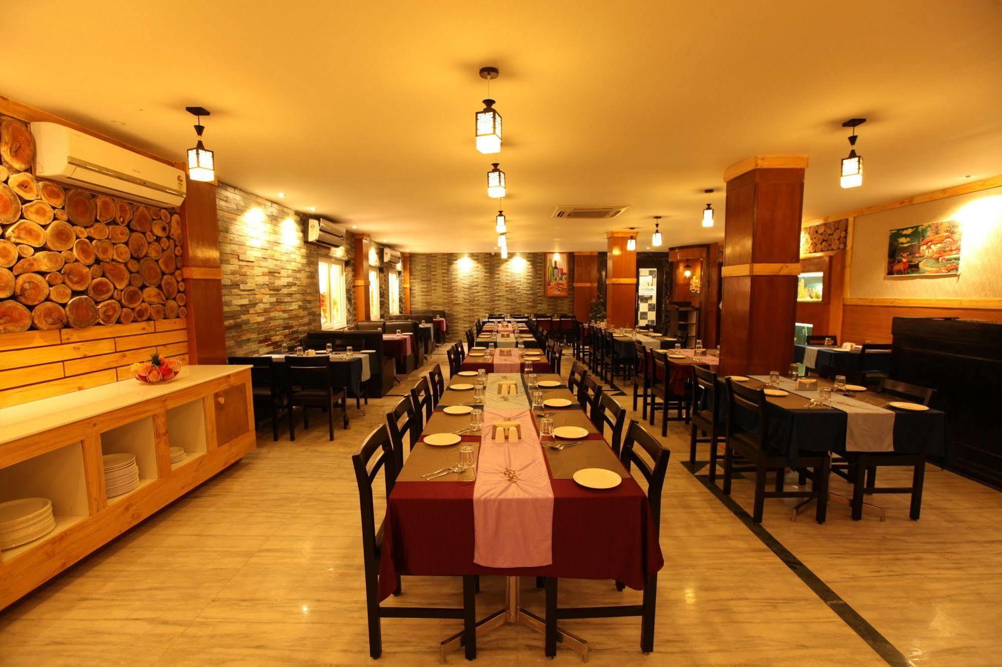 Hotel Southern Residency Kelambākkam Esterno foto