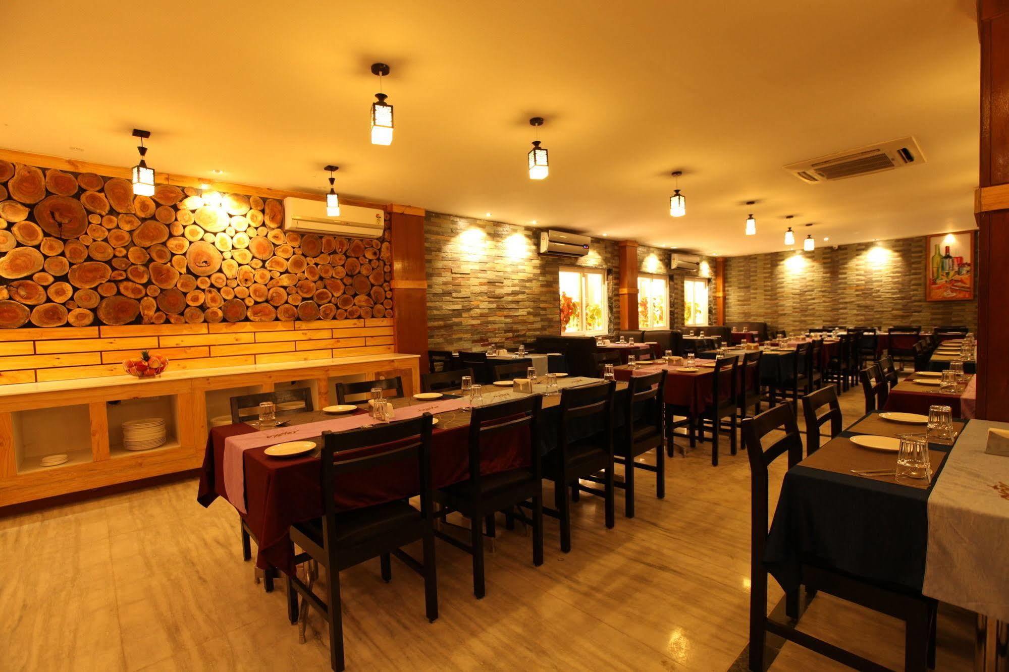 Hotel Southern Residency Kelambākkam Esterno foto