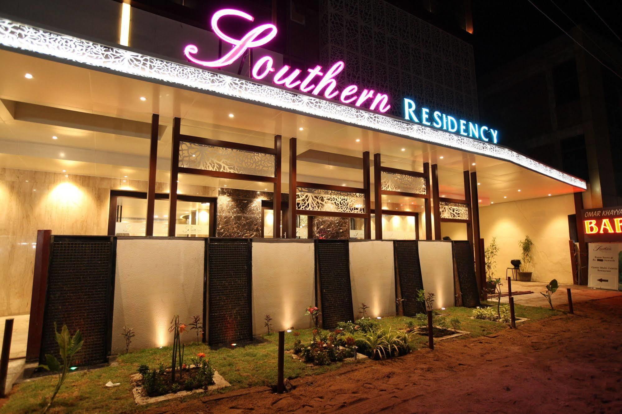Hotel Southern Residency Kelambākkam Esterno foto